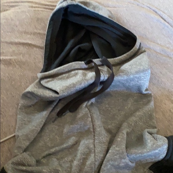 Sweatshirt - Picture 2 of 3